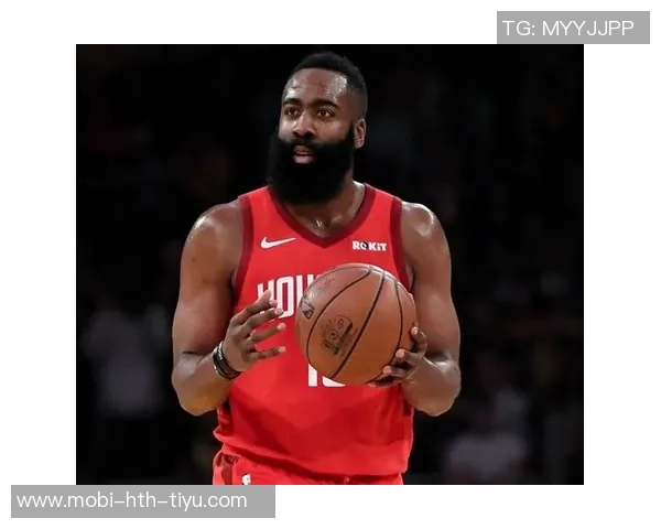 马克西热情寒暄哈登却被冷落哈登心不在焉左右游走显无奈