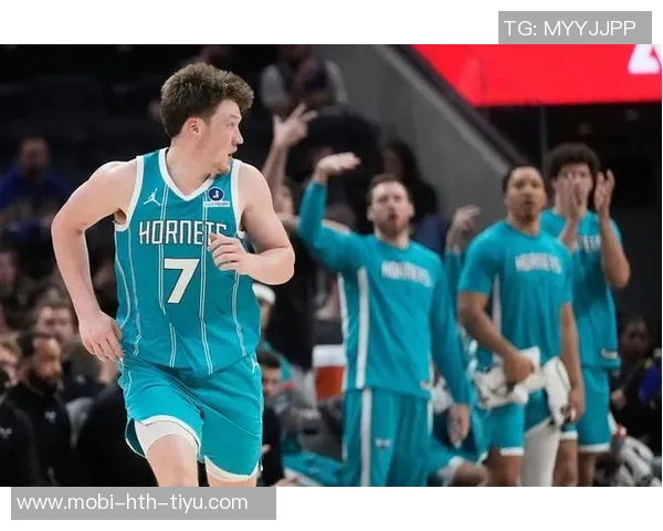 菜鸟理查德表现出色贡献15分科沃德助攻4次埃奇库姆抢下6个篮板