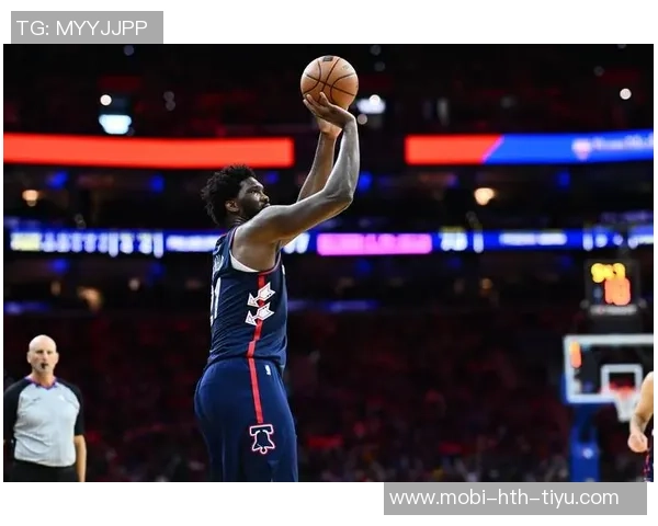 恩比德复出表现抢眼10投5中斩获14分7篮板8助攻3抢断